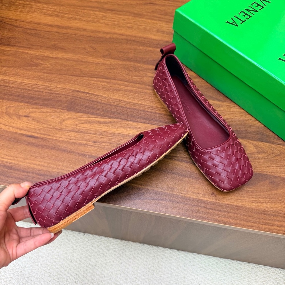 Bottega Veneta Burgundy Intrecciato Leather Ballet Flats - Picture 7 of 9